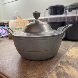 Vintage Wilton Columbia pot